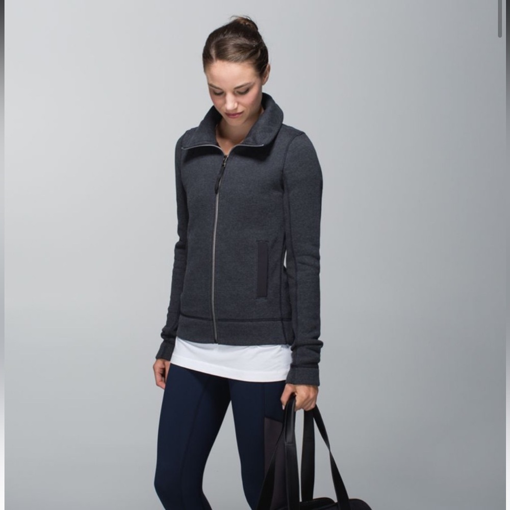 Lululemon En Route Jacket
Heathered Black / Black